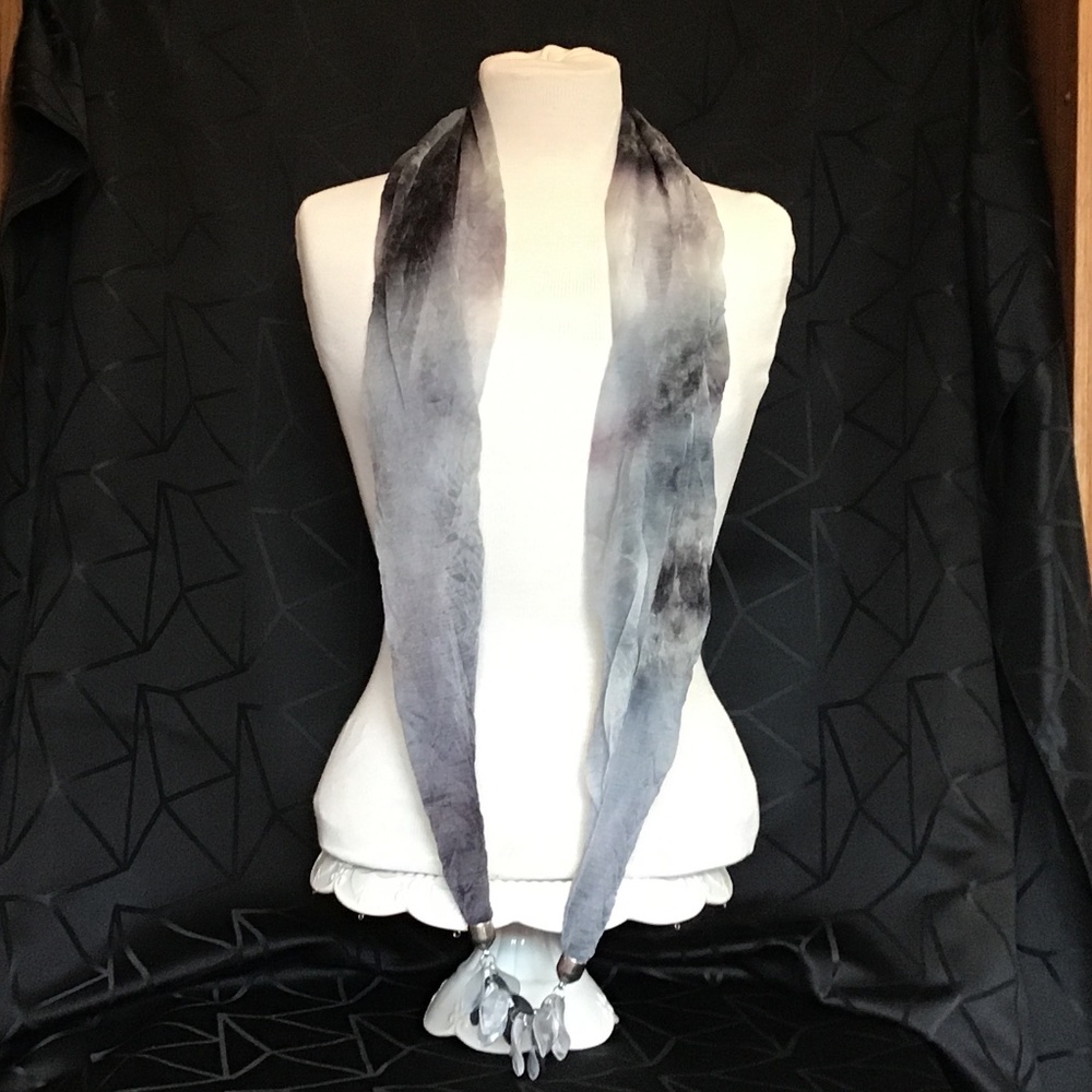 Infinity scarf with shell details